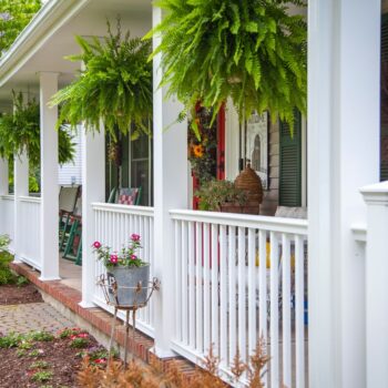 How to Accessorize Your Porch or Deck